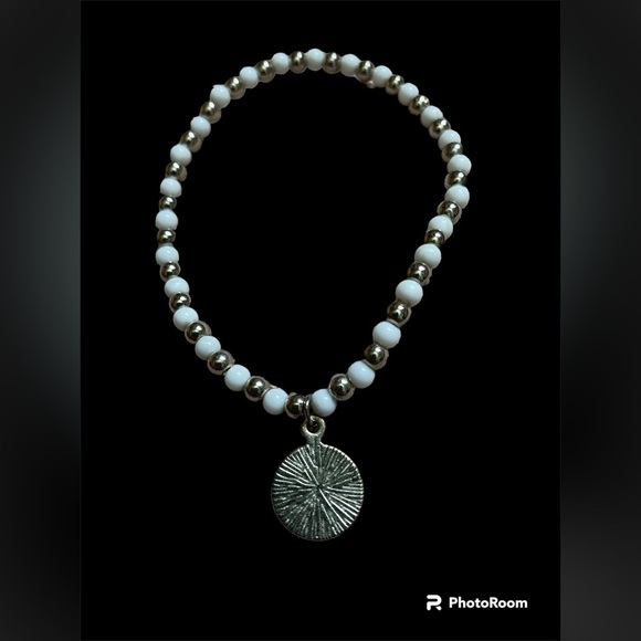 Stretch bracelets Jewelry Silver and white beaded coin charms set of fo… - Picture 6 of 7